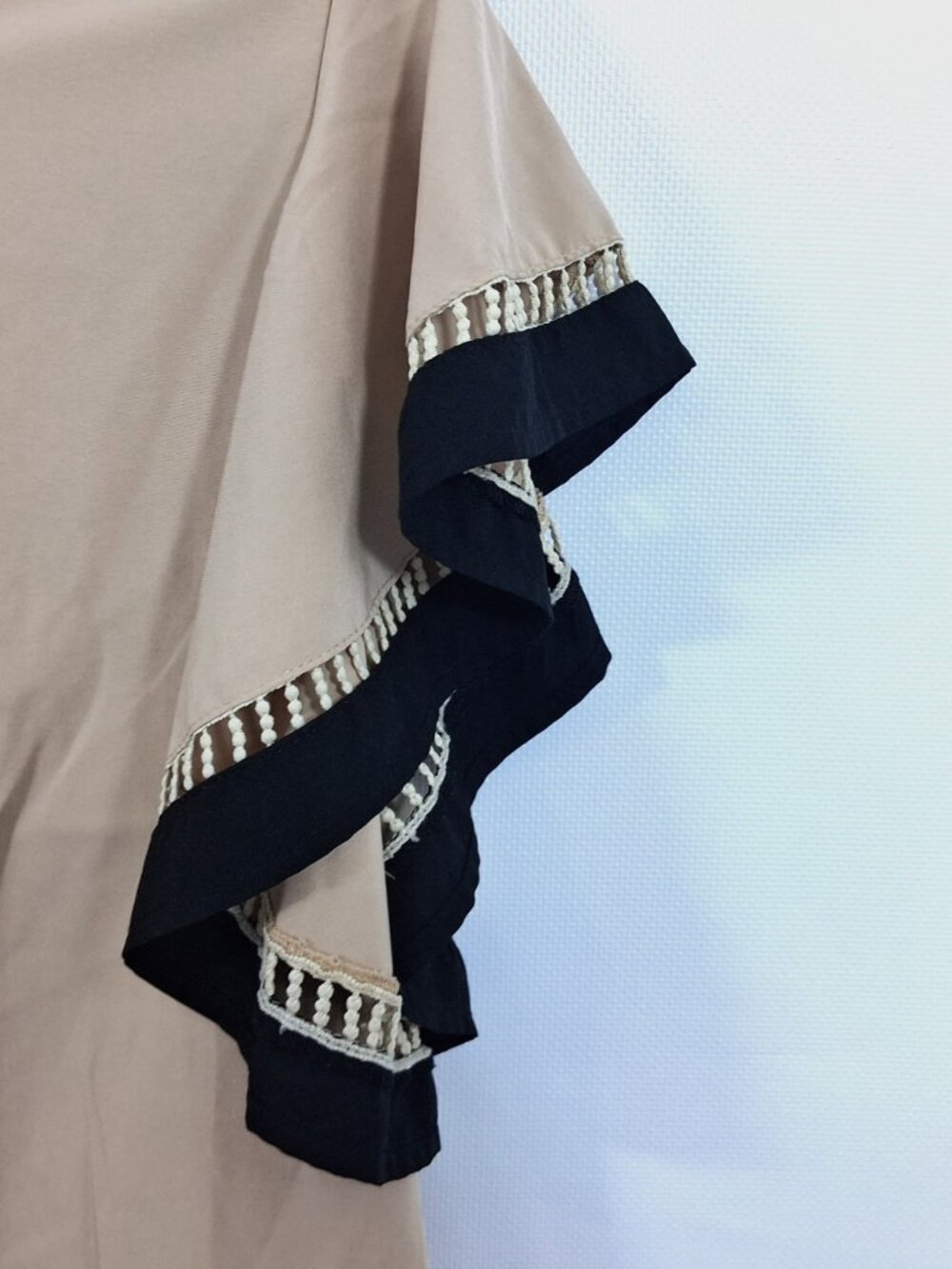 Flounce Sleeve Blouse Scoop Neck Contrast Tan Brown Black L, Shein - Picture 4 of 7